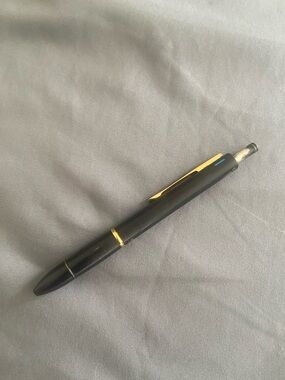Black Gold-Trim Retractable Pen